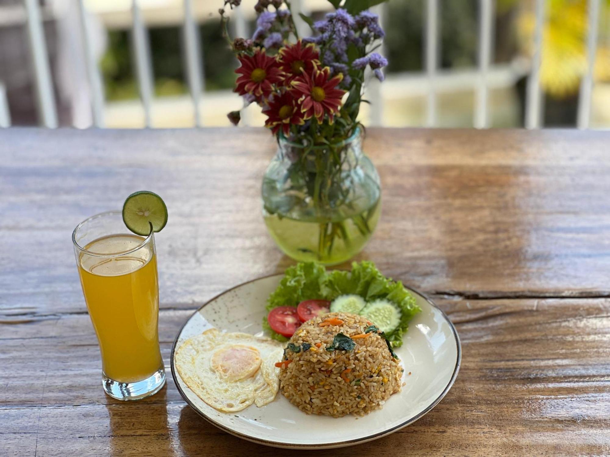 Hanaka Riverside Ubud Exterior photo