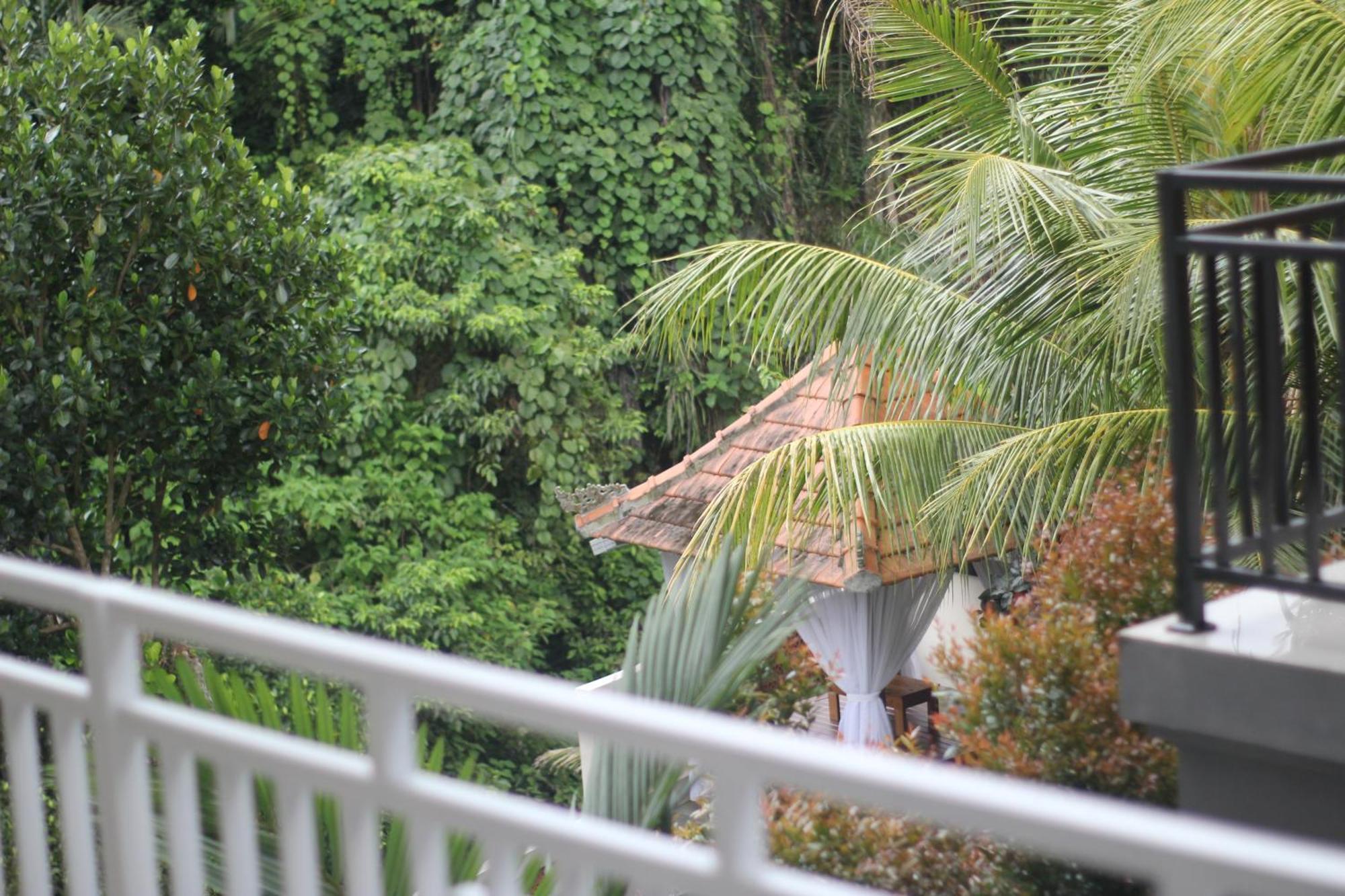 Hanaka Riverside Ubud Exterior photo